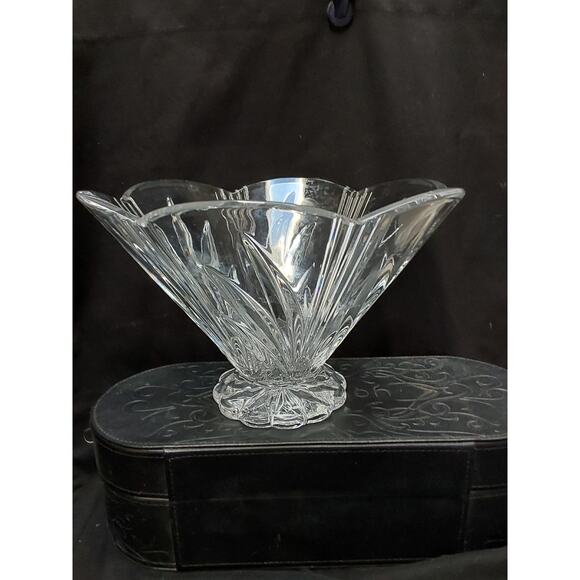Waterford Marquis Crystal Footed Bowl in the Festival Pattern 40030385 - Picture 1 of 6